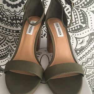 Steve Madden size 8 Garcia strapped heels!